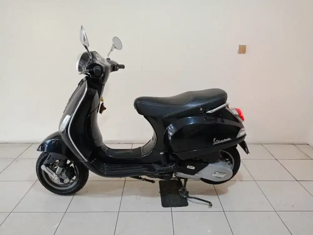 JUAL VESPA LX 2021 KM LOW 8 RB