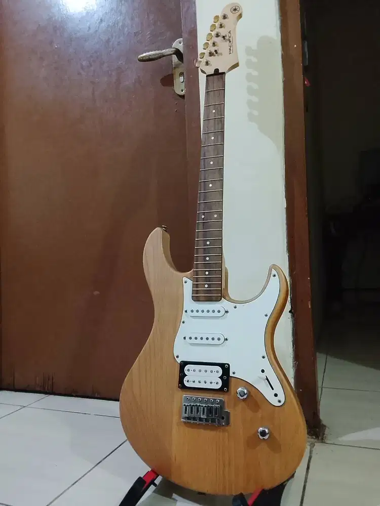 Gitar elektrik Yamaha Pasifica