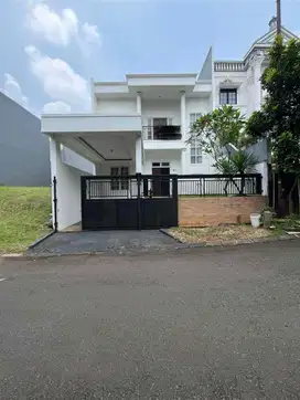 RUMAH RAPIH,2 LANTAI,MODERN CLASSIC,SIAP HUNI
