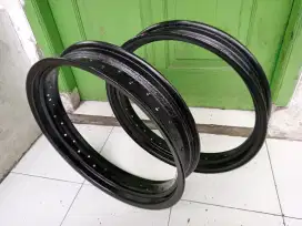 Velg Almunium Tapak Lebar