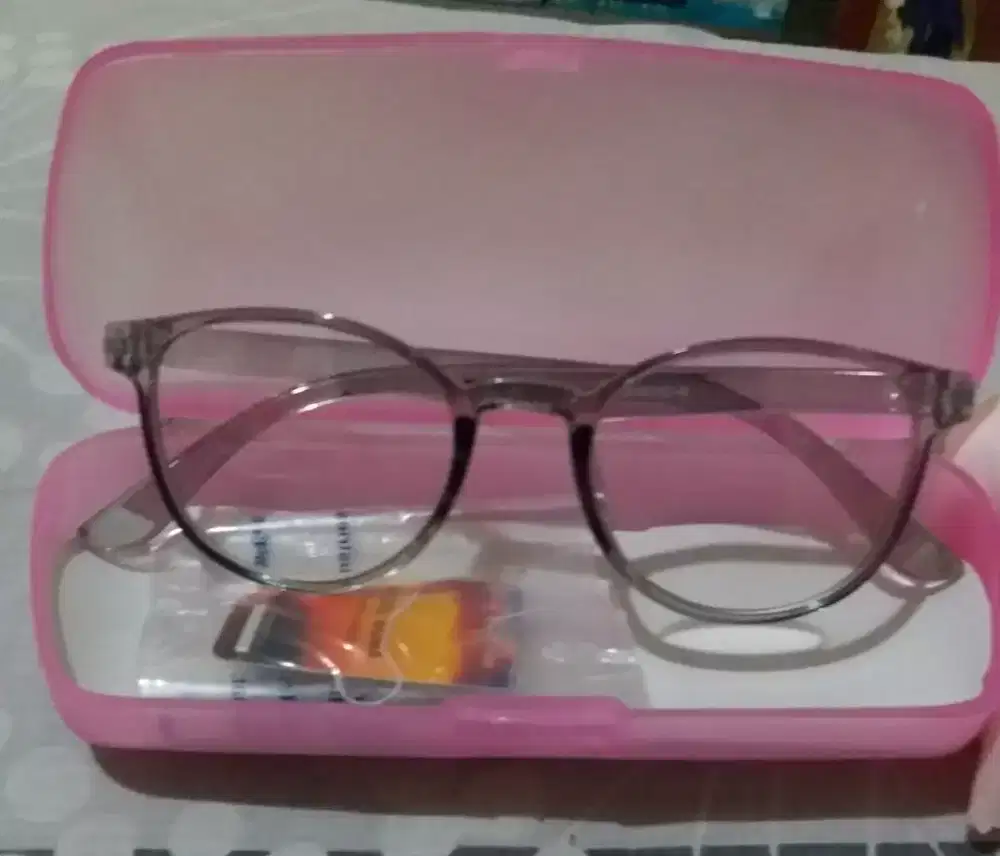 Kaca Mata Baca plus Jalan