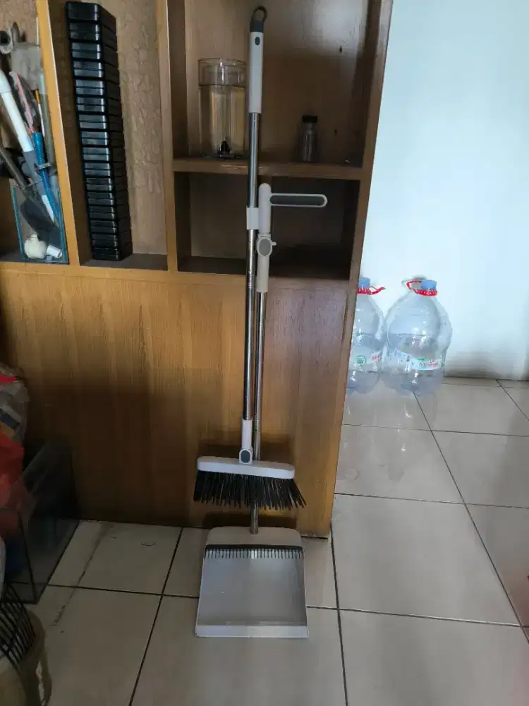 Sapu dan serokan