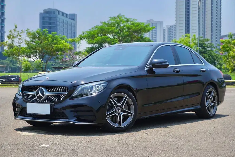 Special Buy Mercedes Benz C300 W205 Facelift AMG 2019 Hitam DP Ringan