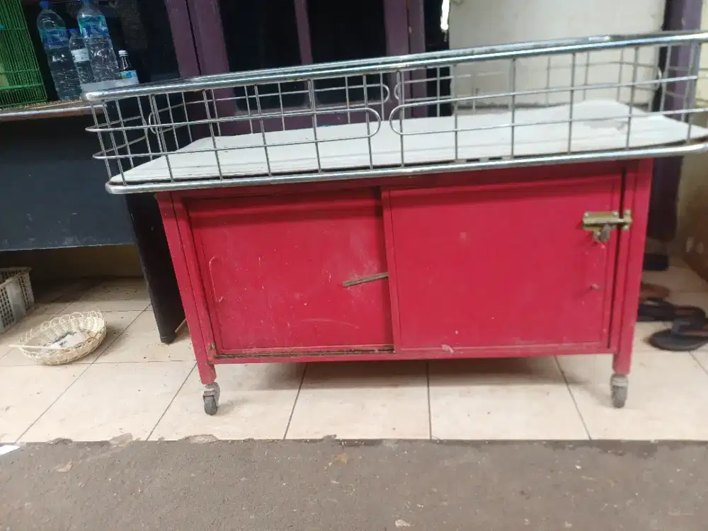 Rak lemari besi