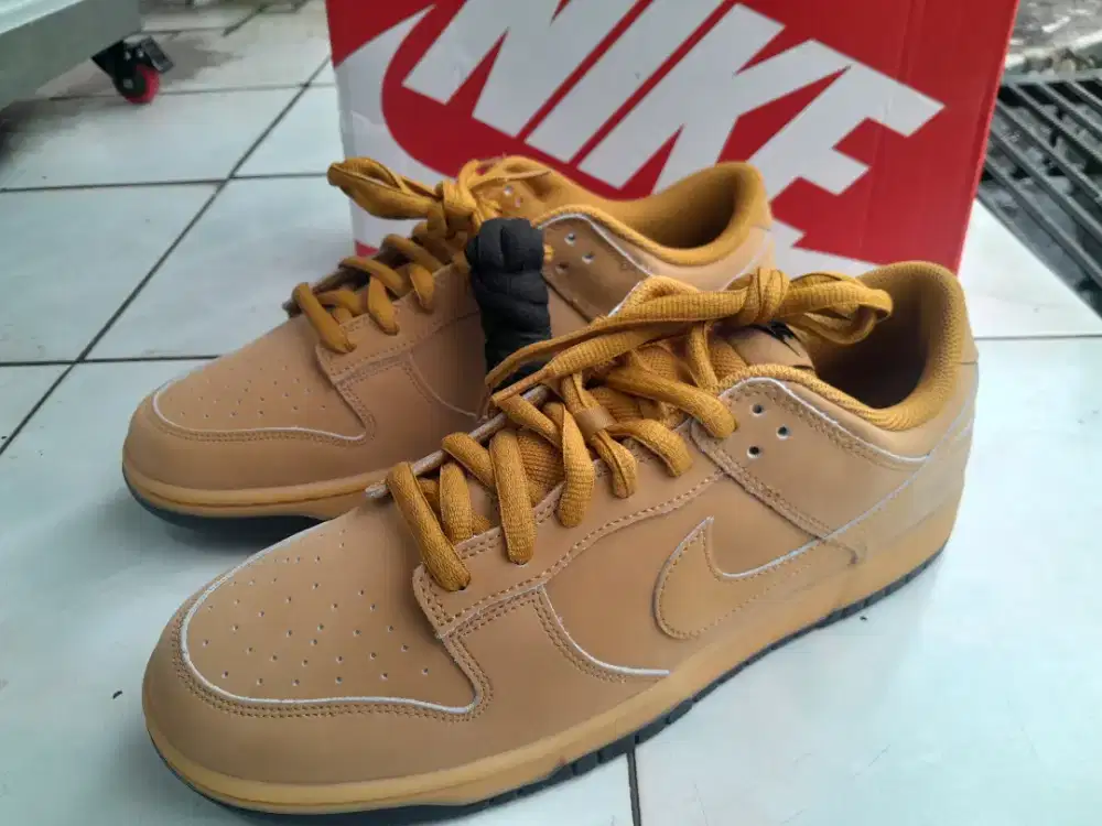 Sepatu Nike Dunk Low Retro SE Sneakers Mens Original