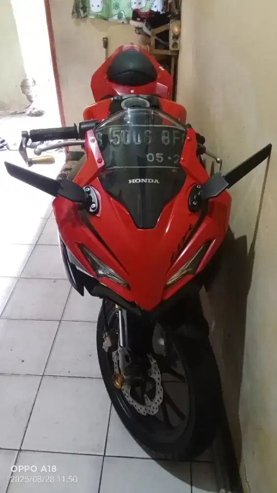 Jual cepat Honda CBR 150cc original tangan pertama kondisi Gress mewah