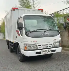 ISUZU ELF ENGKEL SHORT BOX 2014