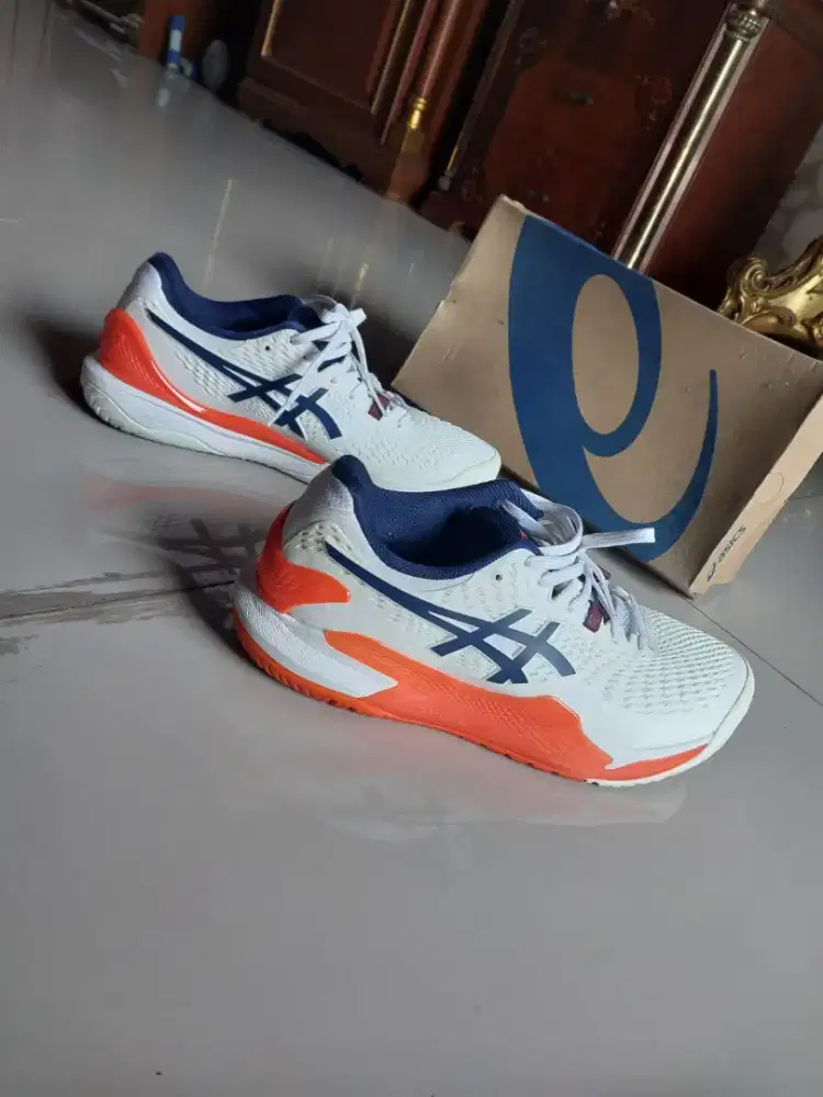 Dijual sepatu sekend merk Asics Gel-Nimbus made in vietnam
