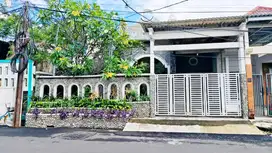 Rmh (225m2) di Ketintang Madya