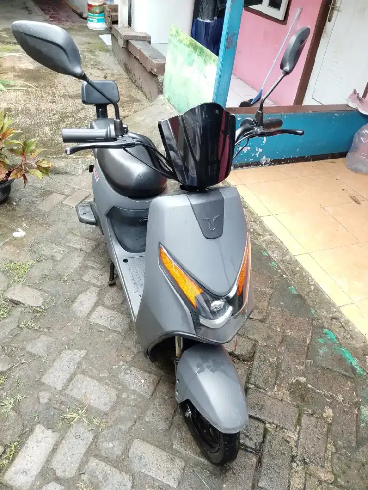 Sepeda listrik uwinflay