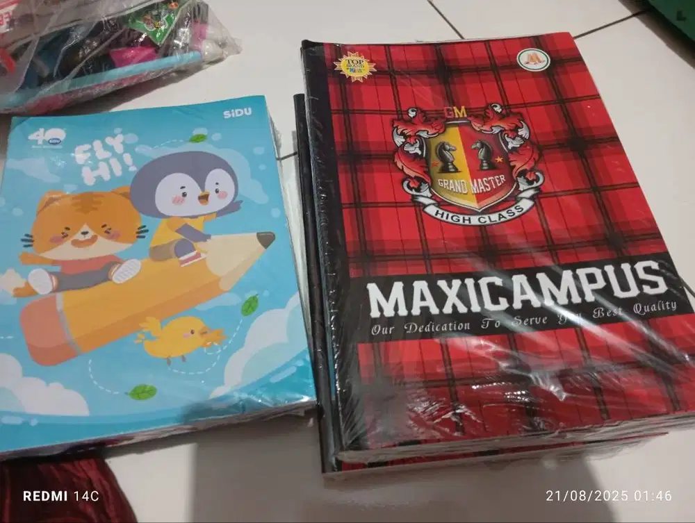 Perlengkapan sekolah