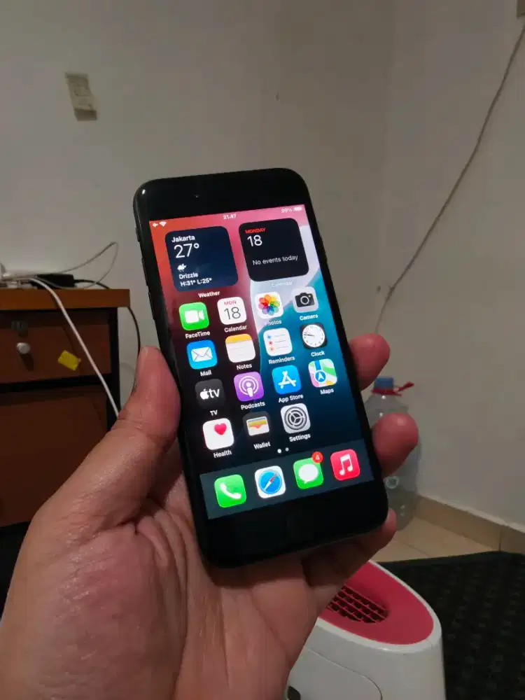 iPhone SE 3 2022 64GB IBOX ISTIMEWA