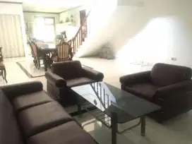 Rumah deket Lapangan golf rawamangun