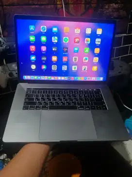 Macbook Pro 2018 i7 15,4inc Ram 16/256Gb Normal Siap Pakai