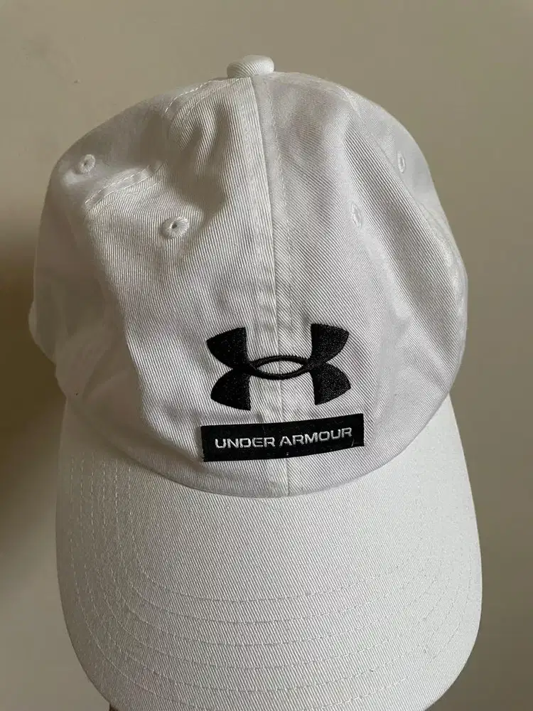 Topi Under Armor Golf Hat
