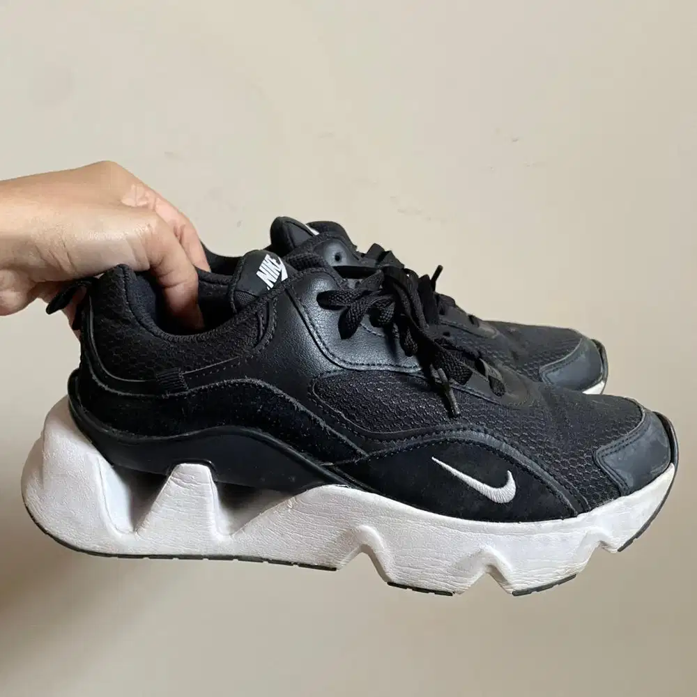 Sepatu Nike Ryz