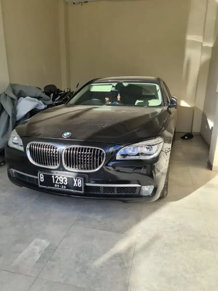 BMW 740LI (low km)