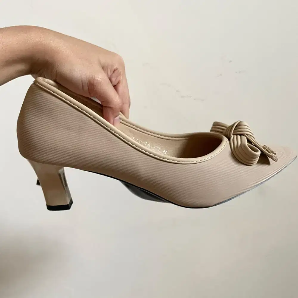 Sepatu Hak Tinggi High Heels Kantor Nude