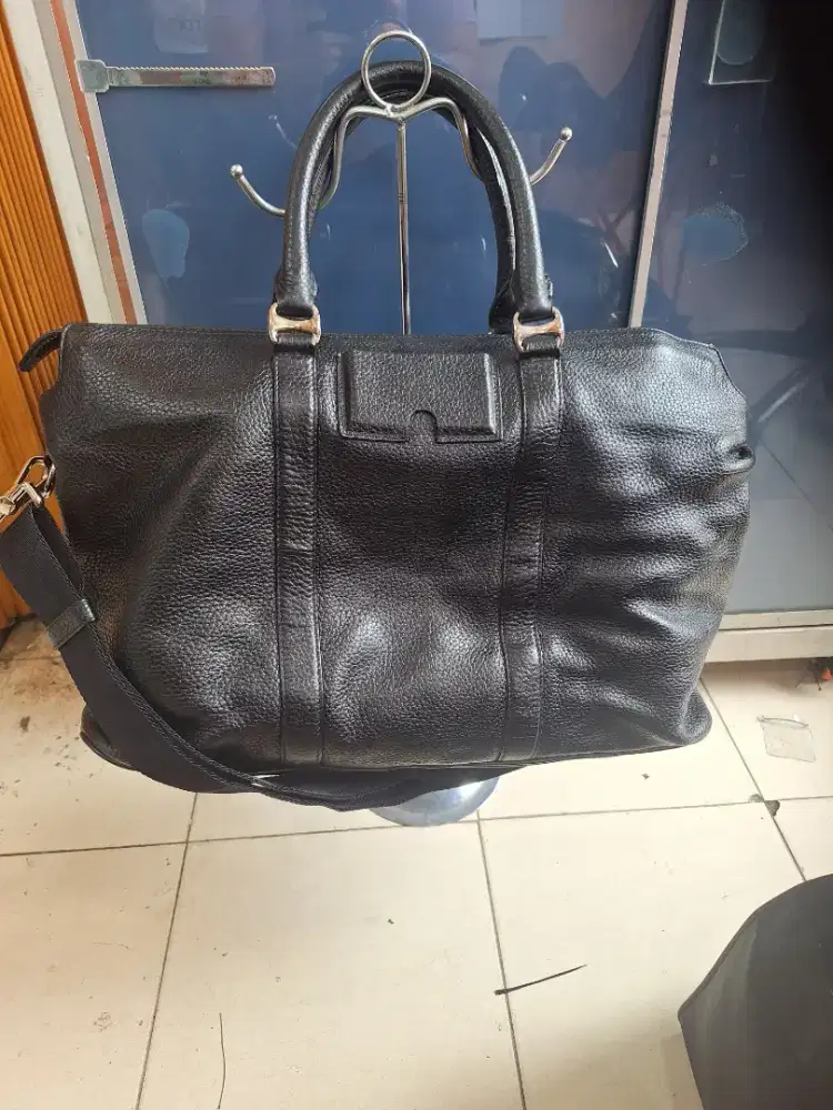 Tas jinjing branded 
Bally warna hitam 
Limited edition 
Barang terawa