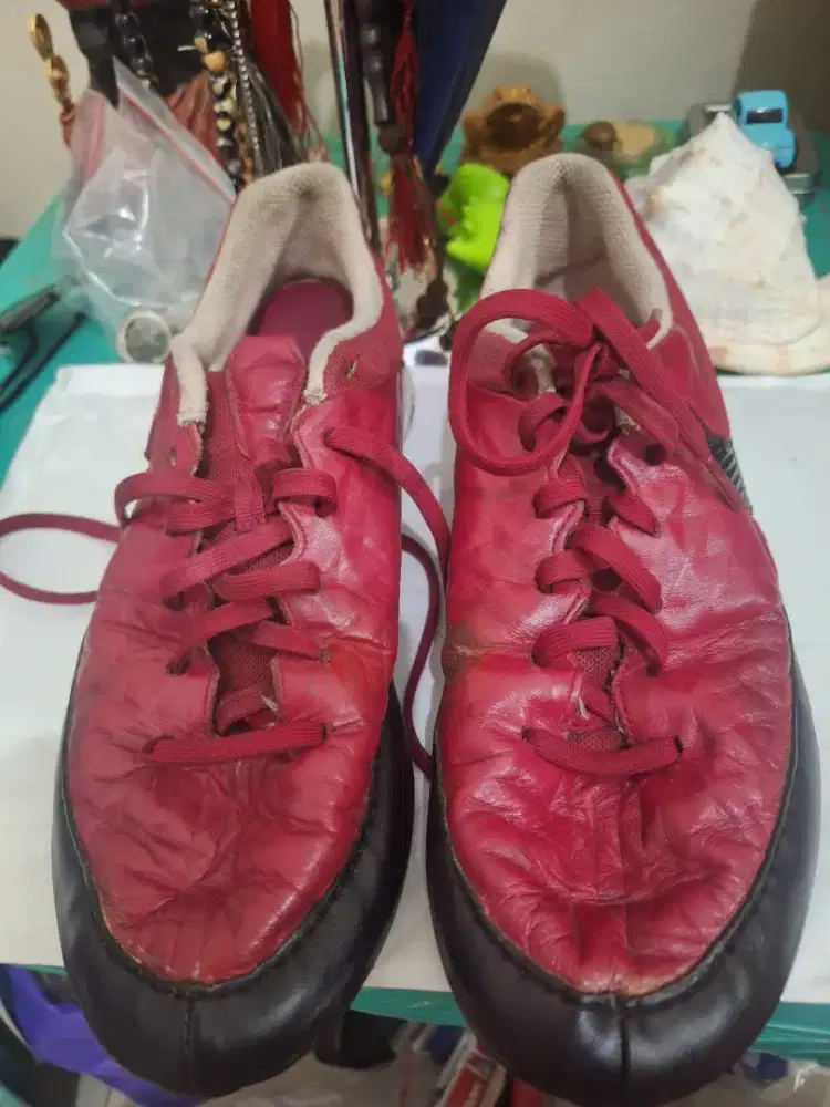 Sepatu branded 
Nike uk 41 warna merah 
Limited edition 
Barang terawa