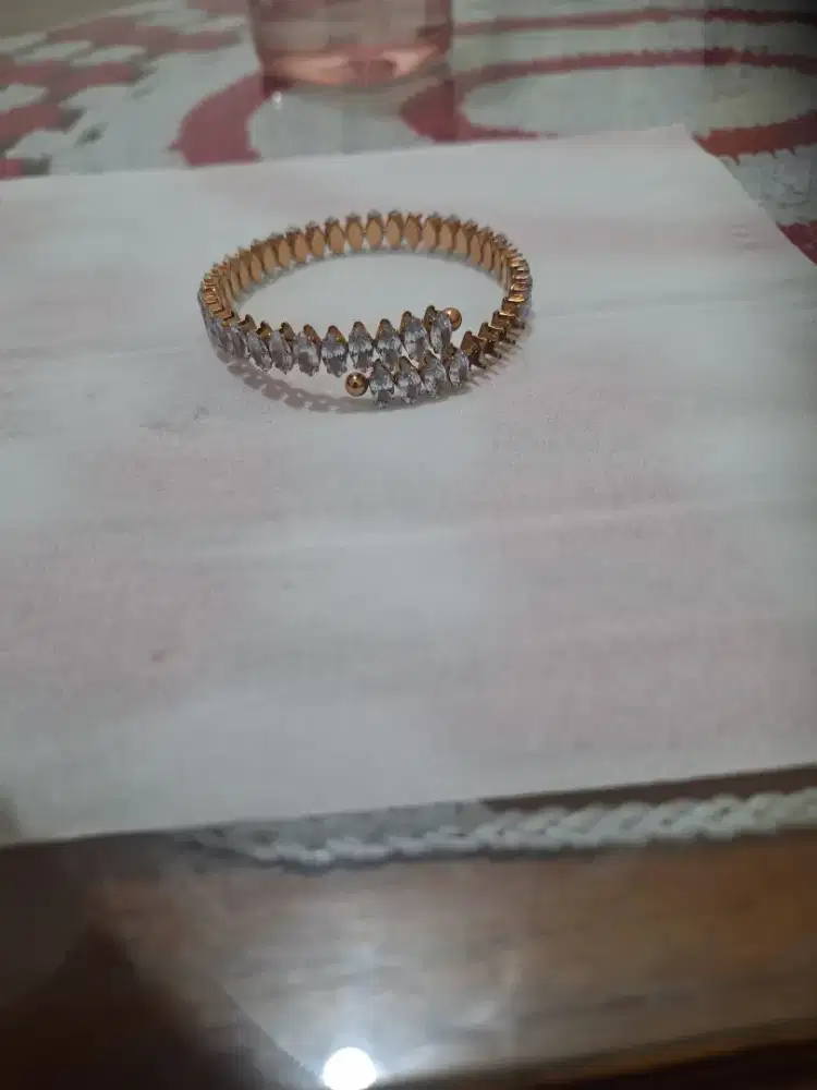 Gelang permata fleksible 
Gelang untuk fashion 
Limited edition
