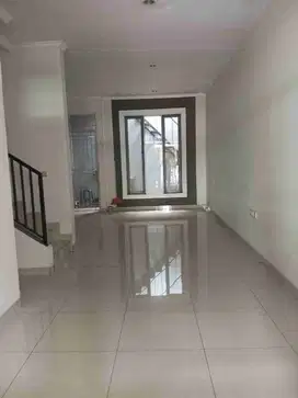 DISEWAKAN RUMAH DI GADING SERPONG