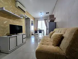 Dekat Mall Sewa 2BR Furnished Akses Kolam Renang, Gym, Sky Garden Dekat Mall Central Park, Neo Soho, Taman Anggrek Apartemen Madison Park