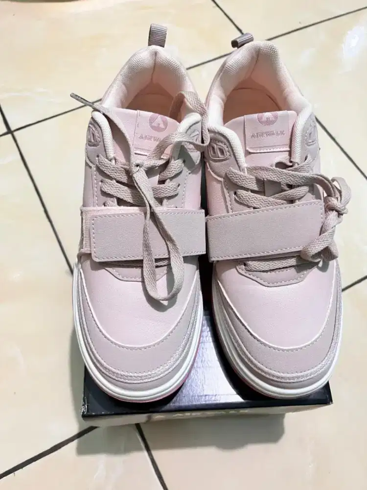 Sepatu Air Walk AIWCL250703P Epic Pink Merah Muda