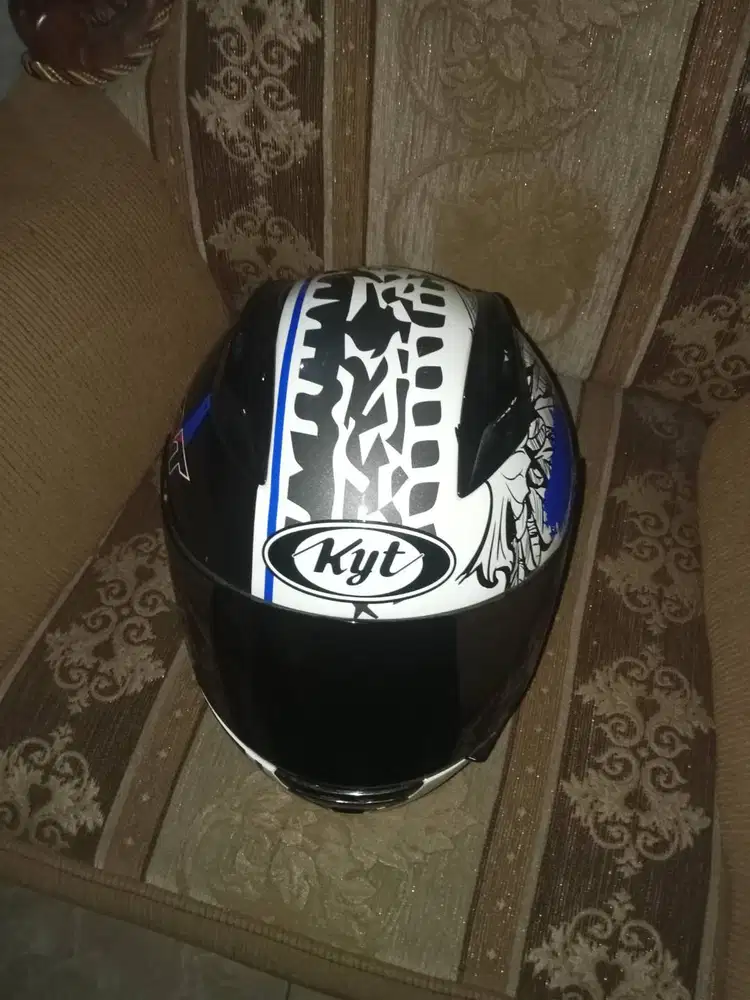helm KYT rc7 baru dipakai seminggu sudah bosen