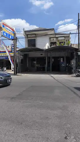 Rumah usaha tengah kota Sidoarjo