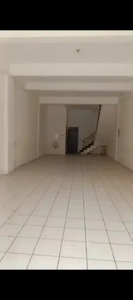 Disewakan Ruko 2,5 Lantai Internasional Village Citraland 80jt/Tahun