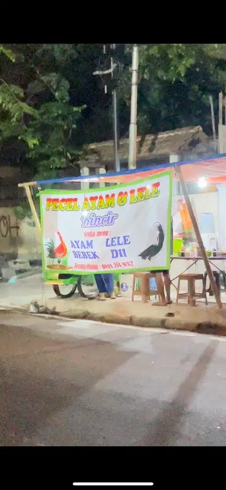 Karyawan Pecel Lele