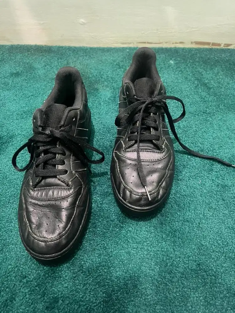 Sepatu adidas hitam size 42 2/3