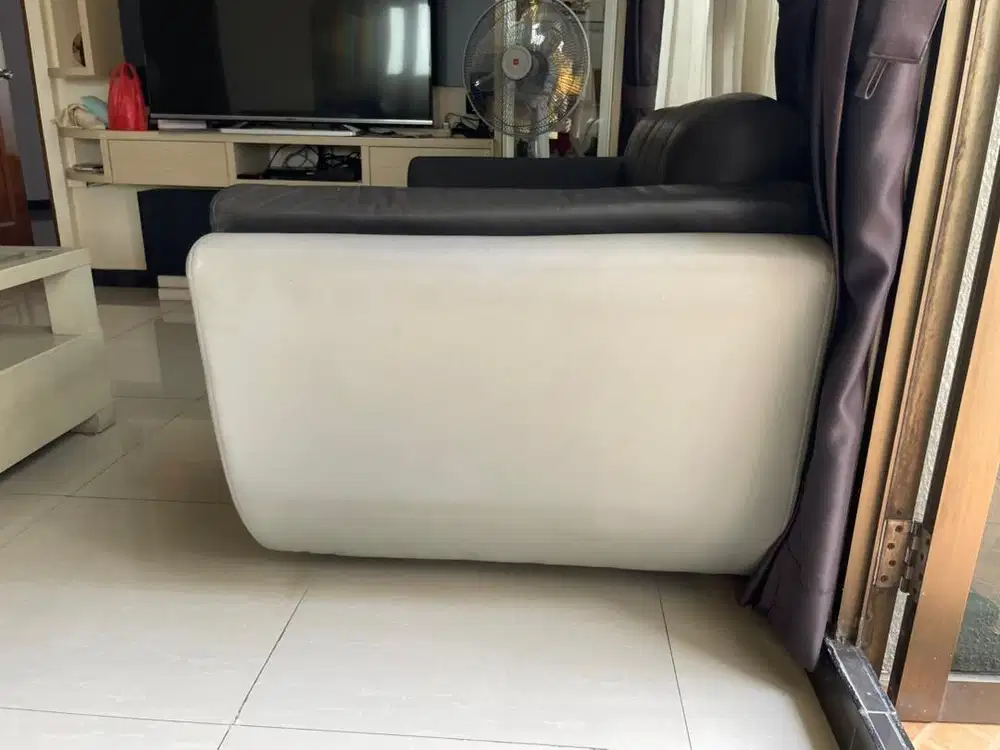 Sofa untuk 2 seater.
