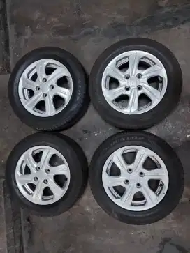 Dijual 1 set Ban + Velg Ori Brio R14