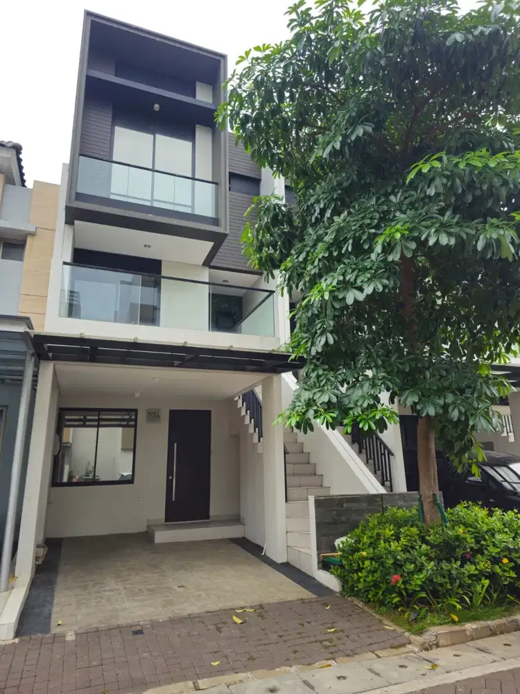 DISEWAKAN 3 LANTAI RUMAH GOLFISLAND 3 KAMAR 4 AC
