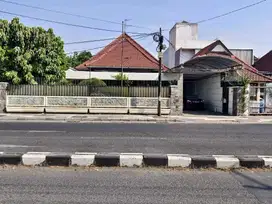 JUAL RUMAH DAERAH STRATEGIS PUSAT KOTA DAN BISA NEGO