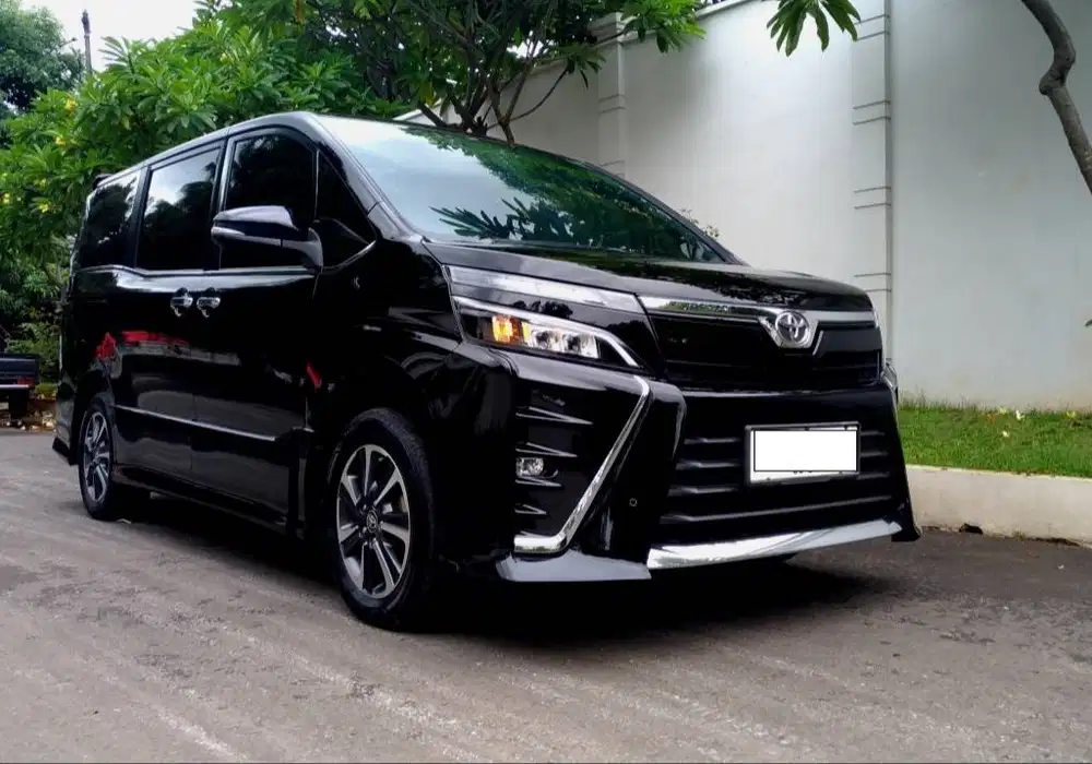 TOYOTA VOXY 2,0 MATIK 2018 TERAWAT siap Pakai