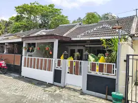 Dijual Rumah Cantik & Murah 2 Kamar Tidur di Dalam Perumahan Selatan Terminal Giwangan Furnish