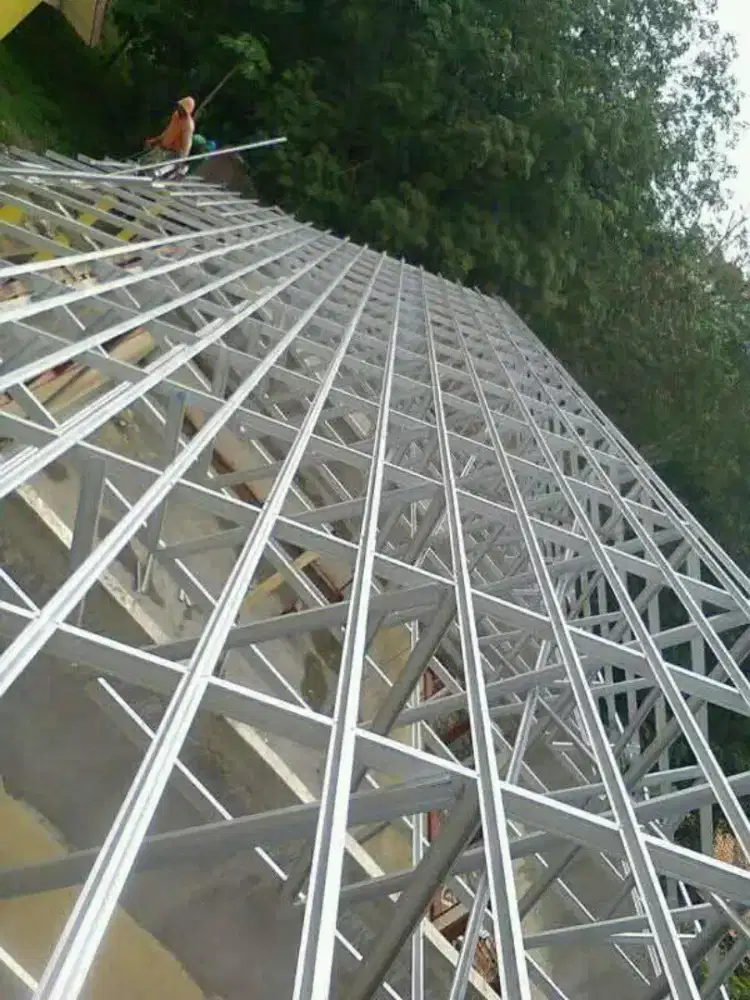 Spandek pasir baja ringan terpasang
