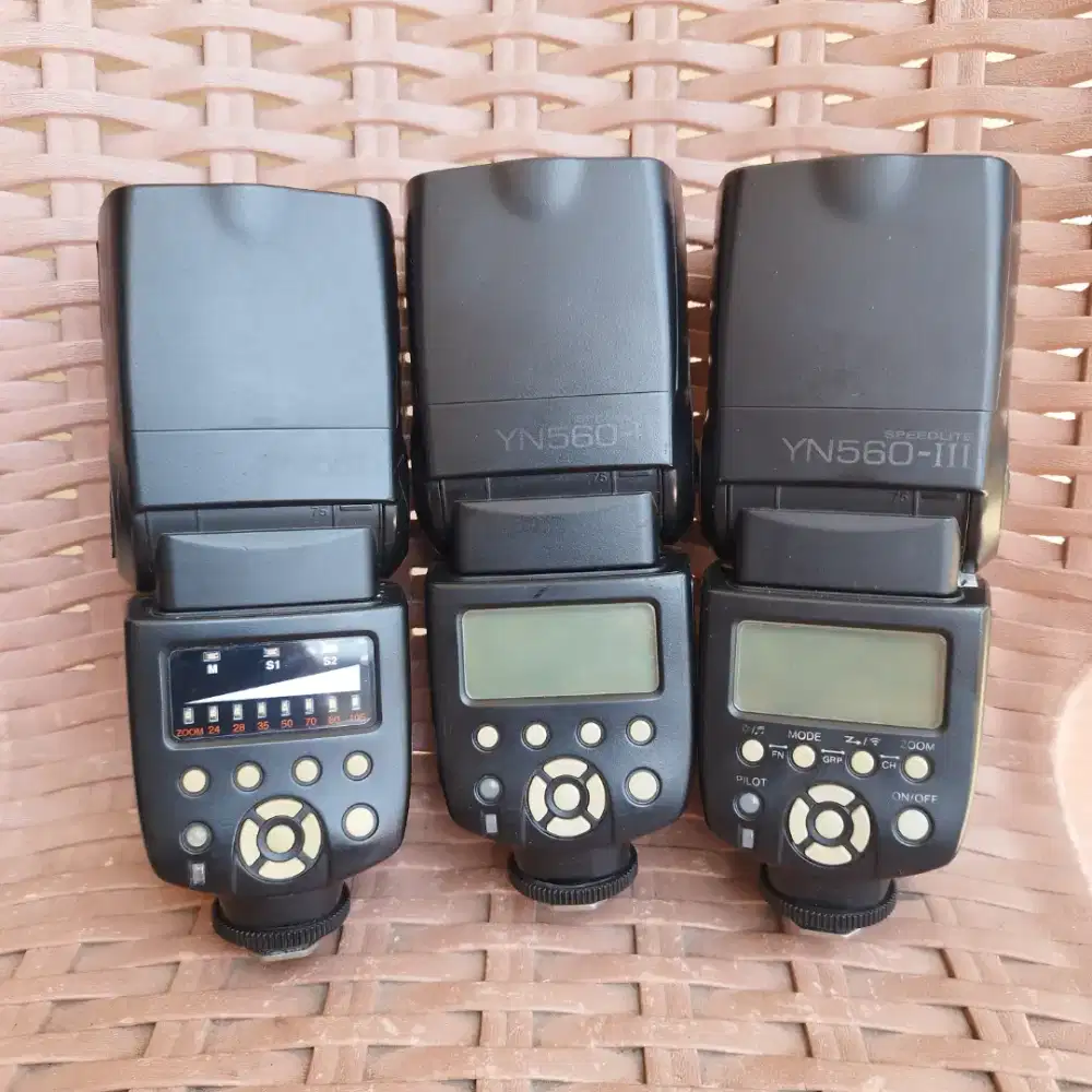 Flash Yongnuo YN 560 Mark i ii & iii Universal 
(Baca Deskripsi)