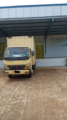 Dijual Mitsubishi 110 PS 2011 box besi 14 Cbm bekas cargo