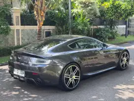 Aston Martin Vantage 2010