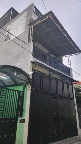 Rumah 3 lantai SHM
