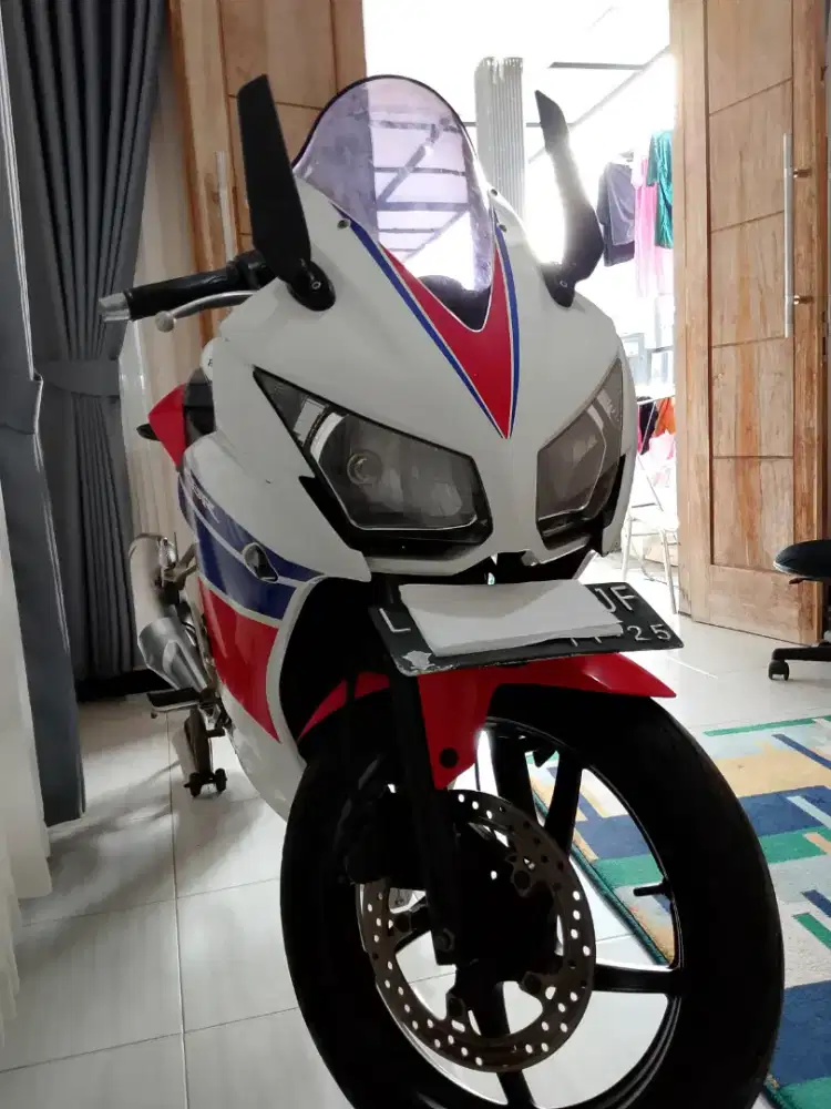 honda CBR 150 malboro plat L