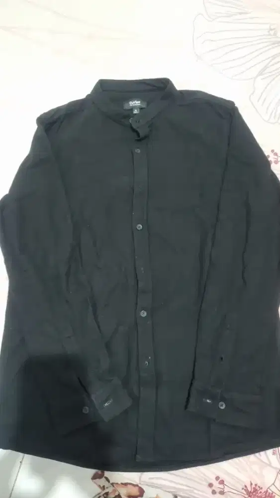 Kemeja Pria Hitam Slim Fit Merk CutOff