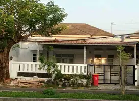 Rumah renovasi rapi siap huni cibubur country