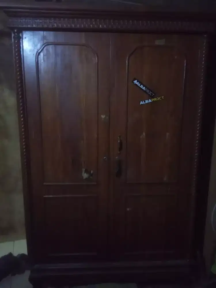 Jual lemari kayu jati bekas