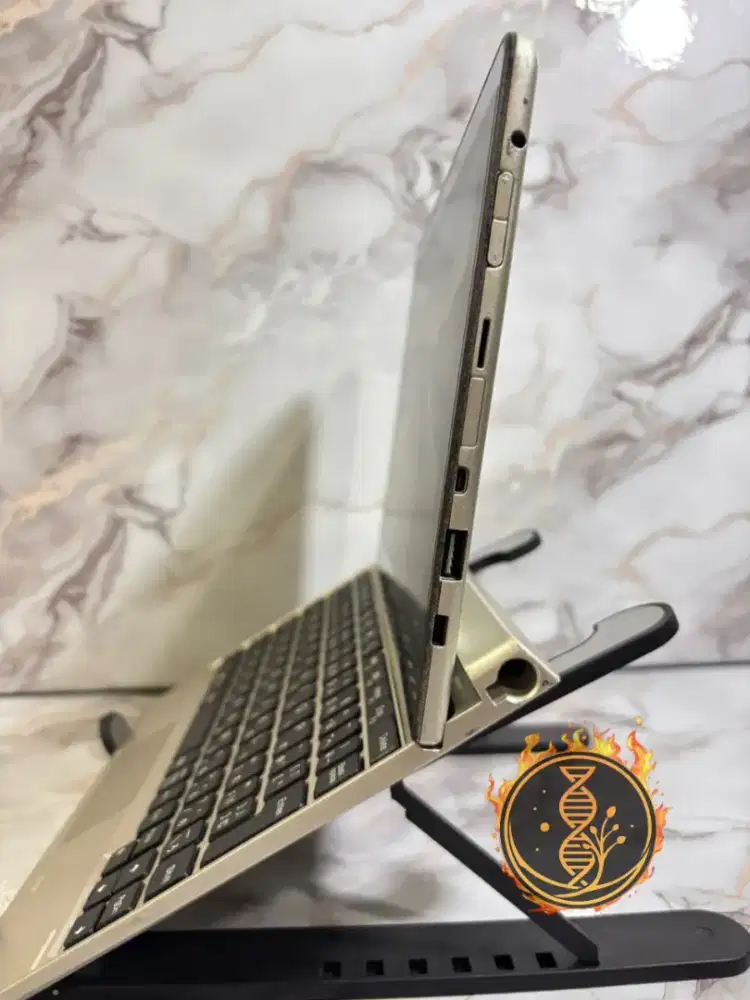 Laptop NEC VTR Atom x7 RAM 4GB SSD 128GB