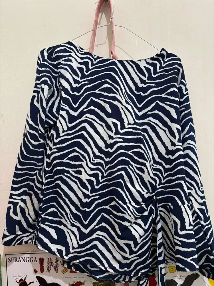 Baju wanita biru putih
